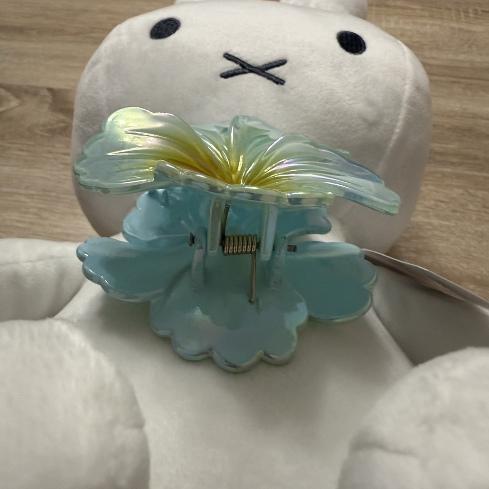MIFFY White 14" Stuffed Plushie w/ Iridescent Hibiscus Hawaiian Flower Claw Clip - Picture 6 of 14